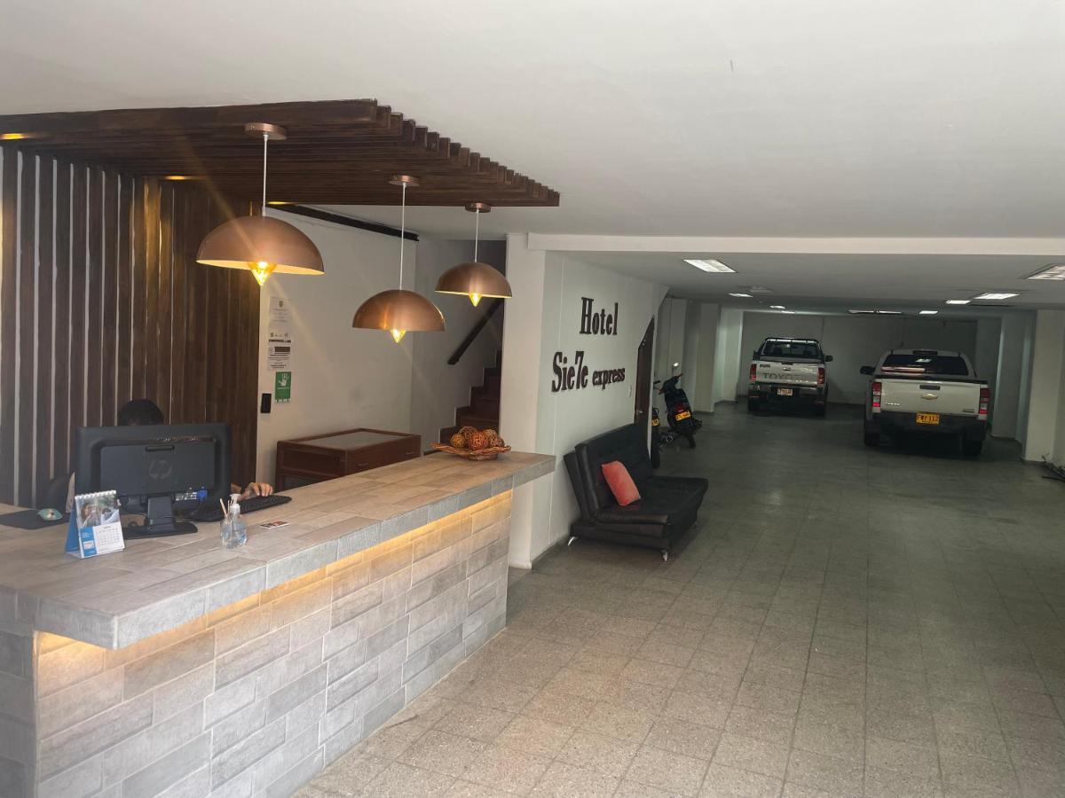 Hotel Sie7E Express เมเดยิน ภายนอก รูปภาพ